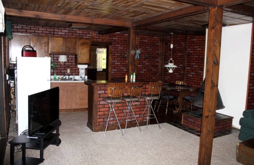 Glenburnie Cabin | Charming Cabin Rental with Private Beach Access on Lake George in New York