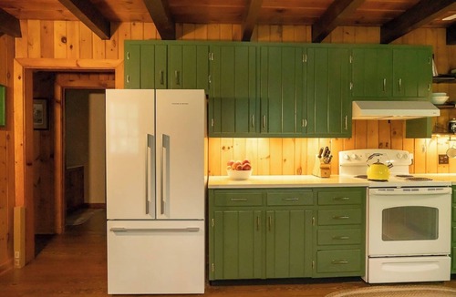 Pratts Cabin | Charming Cabin Retreat Near Shenandoah w Wi-FI