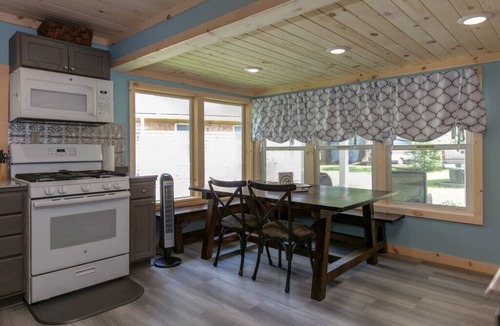 Gaines House | Charming cabin just steps away from Pine Creek!