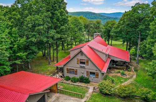 Mt. Sherman House | Charming Cabin w/Hot Tub, Fire Pit & Views!