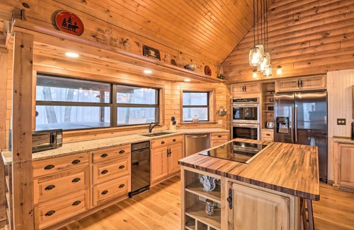 Mt. Sherman Cabin | Charming Cabin w/Hot Tub, Fire Pit & Views!