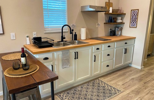 Llano Cabin | Charming Cabin w/HOT TUB in the Heart of the TX Hill Country