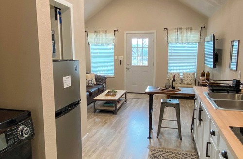 Llano Cabin | Charming Cabin w/HOT TUB in the Heart of the TX Hill Country