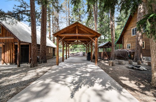 Gibbonsville House | Charming cabin with fireplace, loft, full kitchen, & W/D