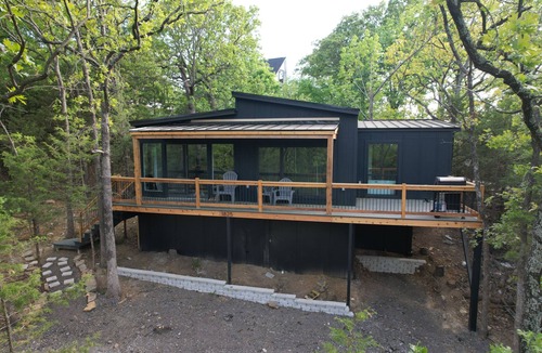 Cleveland Cabin | Charming cabin with AC and WiFi in delightful Cleveland