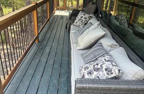 Cleveland Cabin | Charming cabin with AC and WiFi in delightful Cleveland