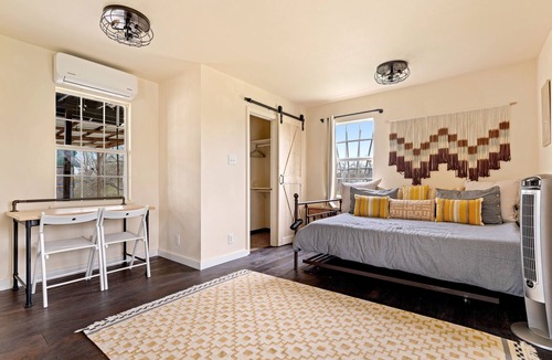 Del Valle Cabin | Charming cabin with AC and WiFi/20 min from DTA