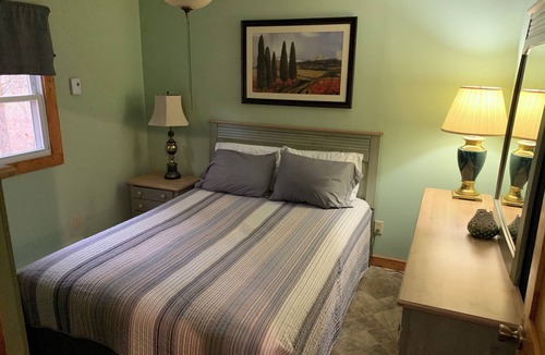 Golconda Cabin | Charming cabin with AC and WiFi in the middle ofthe Shawnee National Forest.