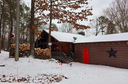 Ranger House | Charming Cabin with Game Room & Firepit