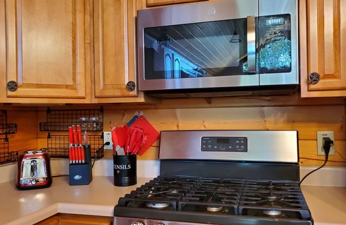 Ranger Cabin | Charming Cabin with Game Room & Firepit