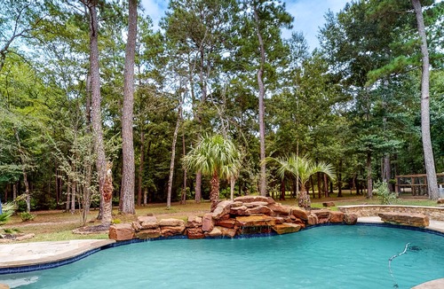 Waller Cabin | Charming cabin with hot tub, full kitchen, firepit, deck, grill, & W/D