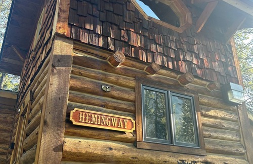 Cooke City-Silver Gate Cabin | Charming cabin with WiFi in Silver Gate/Cooke City