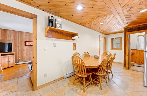 Warrensburg House | Charming cabin with three river-view decks & private setting