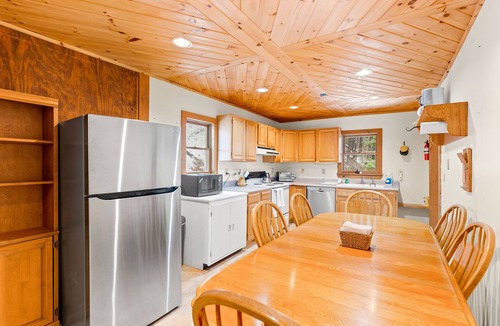 Warrensburg House | Charming cabin with three river-view decks & private setting