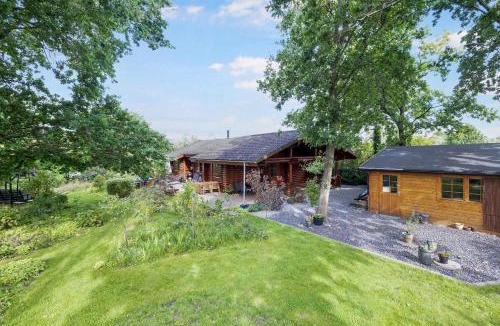 Hoeve Strand House | Charming Cabin With Wilderness Hot Tub