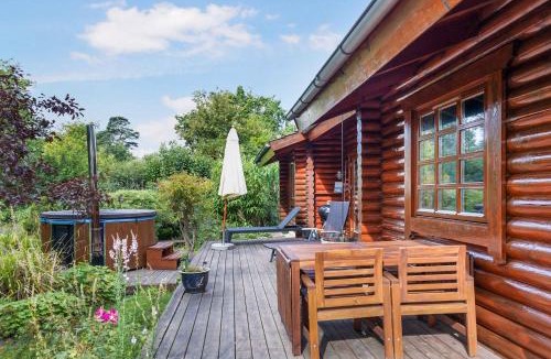 Hoeve Strand House | Charming Cabin With Wilderness Hot Tub