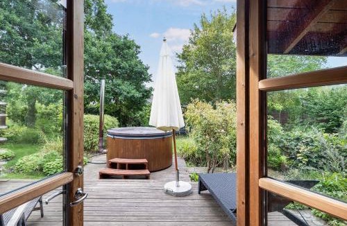 Hoeve Strand House | Charming Cabin With Wilderness Hot Tub