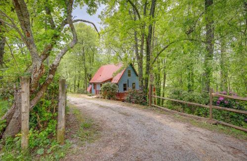 Laurel Springs House | Charming Cabin with Wraparound Deck in Blue Ridge!
