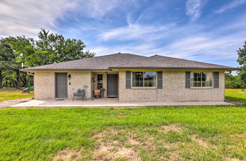 Cameron House | Charming Cameron Farm Retreat ~ 41 Mi to TAMU