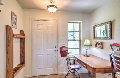 Cameron House | Charming Cameron Farm Retreat ~ 41 Mi to TAMU