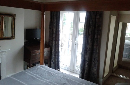 Barrow Upon Soar Cottage | Charming Canal-side Cottage in quiet Village Setting