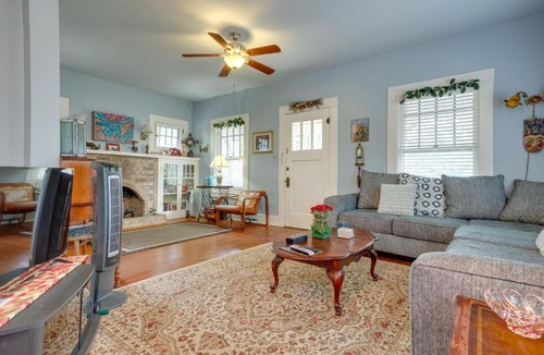 Canyon Lake House | Charming Canyon Lake Cottage w/Pool & BBQ Pit!