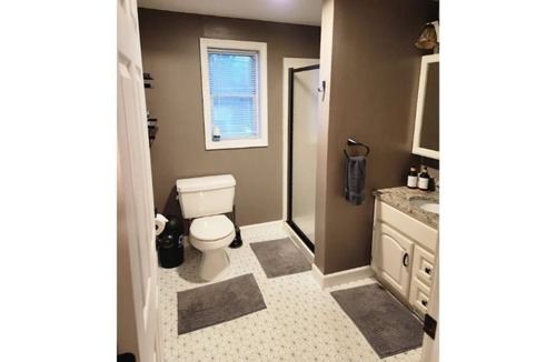 Galeville House | Charming cape cod close to it all!