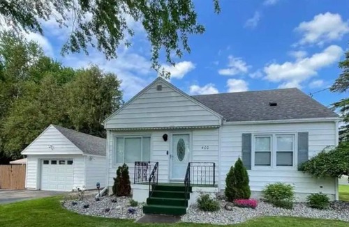 Galeville House | Charming cape cod close to it all!