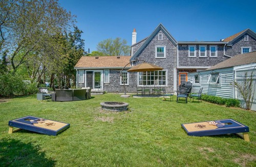 Hyannis House | Charming Cape Cod Home Less Than 1 Mi to Ocean and Marina!