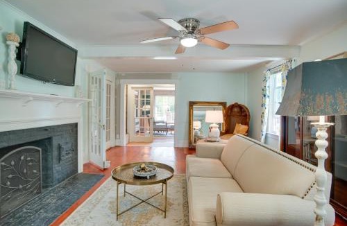 Hyannis House | Charming Cape Cod Home Less Than 1 Mi to Ocean and Marina!