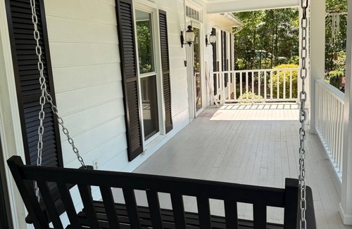 Augusta House | Charming Cape Cod Style Home-Masters Rental