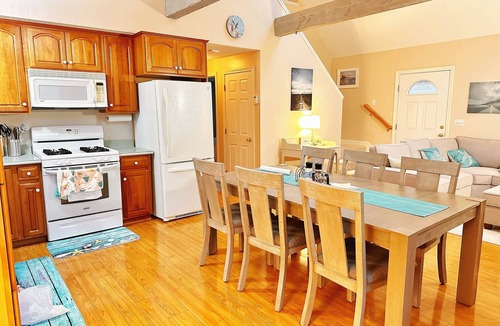Mashpee House | Charming Cape Cod summer house conveniently located with plenty to offer.