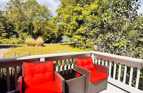 Mashpee House | Charming Cape Cod summer house conveniently located with plenty to offer.