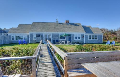 East Sandwich House | Charming Cape Cottage—Ocean Views Private Beach