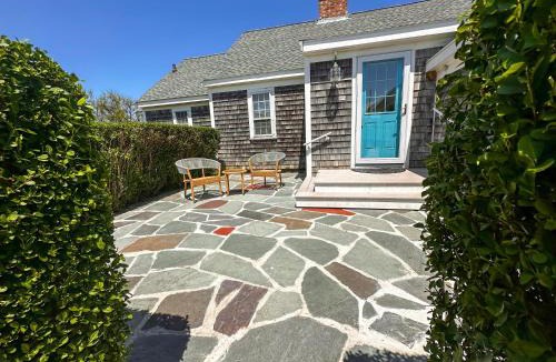 East Sandwich House | Charming Cape Cottage—Ocean Views Private Beach