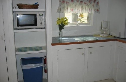 Brewster Cottage | Charming Cape Cottage in Brewster