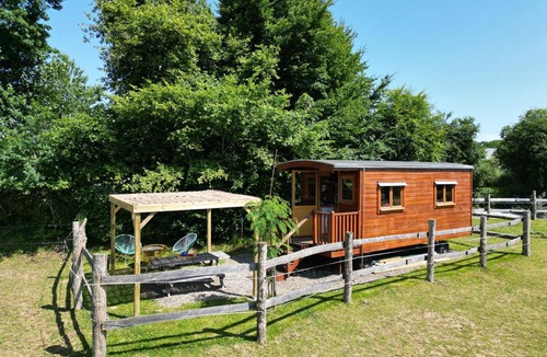 La Chapelle-Cecelin Apartment | Charming caravan near equestrian center, perfect for unwinding