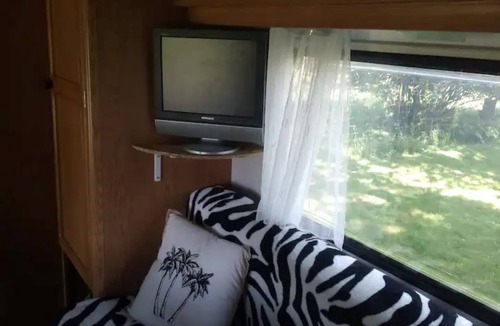 Marray House | CHARMING CARAVAN IN "SIXTIES" MODE