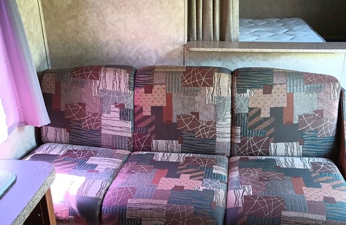 Parish House | Charming caravan with AC in Parish for a cozy getaway