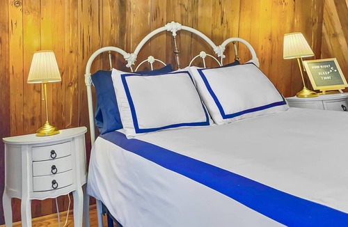 Seymour Cottage | Charming Carriage House