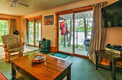 Casco Cottage | Charming Casco Cottage on Lake w/ Private Dock!