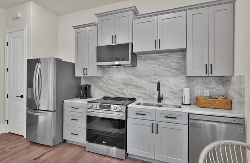 Stagecoach House | Charming Casita with Kitchen and Bath on Lake Apache in serene Stagecoach, TX