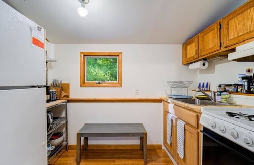 Town of Marbletown House | Charming Catskills Studio