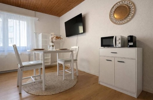 Neuhausen am Rheinfall Apartment | Charming Studio Rheinfall & train station on foot