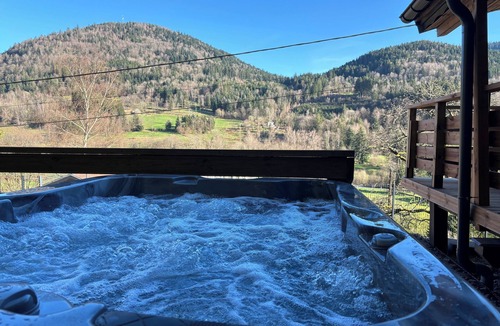 Rochesson Ski Chalet | Charming chalet du Faubourg, private spa, 4p