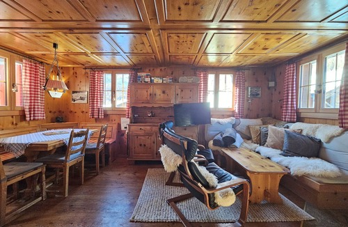 Saas-Fee Ski Chalet | Charming chalet Le Camee right next to the sports field