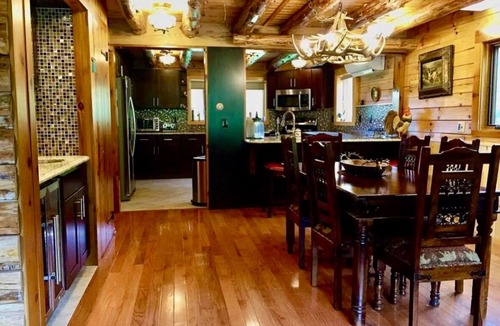Roxbury Ski Chalet | Charming chalet with 5 bedrooms and WiFi, in peaceful Roxbury
