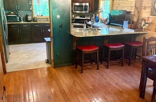 Roxbury Ski Chalet | Charming chalet with 5 bedrooms and WiFi, in peaceful Roxbury