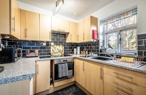 Exeter Apartment | Charming character lodge in cemetery grounds