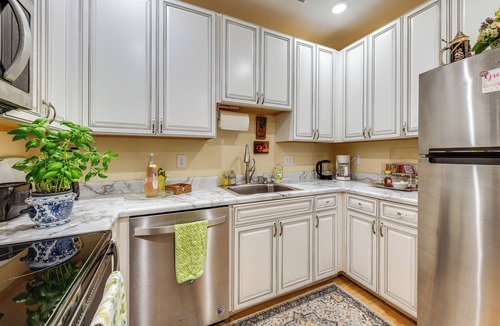 Charlottesville Cottage | Charming Charlottesville Apt w/Outdoor Space!